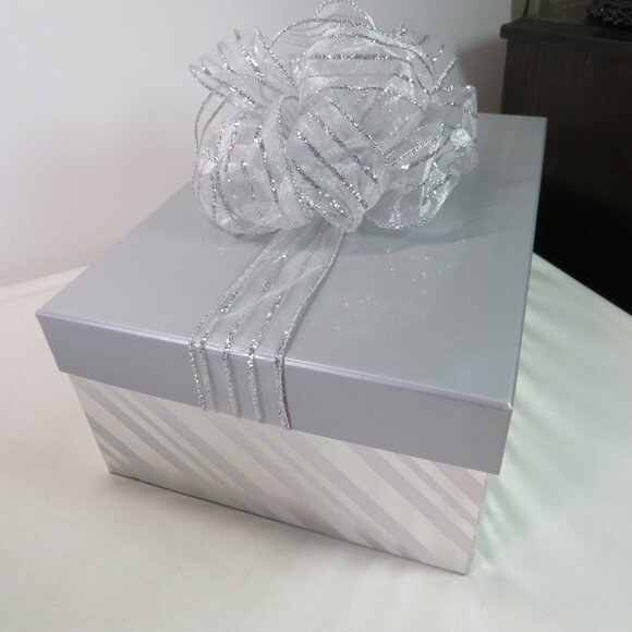 Metallic Silver Striped Gift Box Bow & (2) other Gift Boxes Holographic & white - Picture 5 of 14